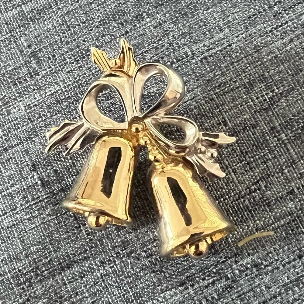 BROOCH Holiday Gold and Silver Bells with Bows